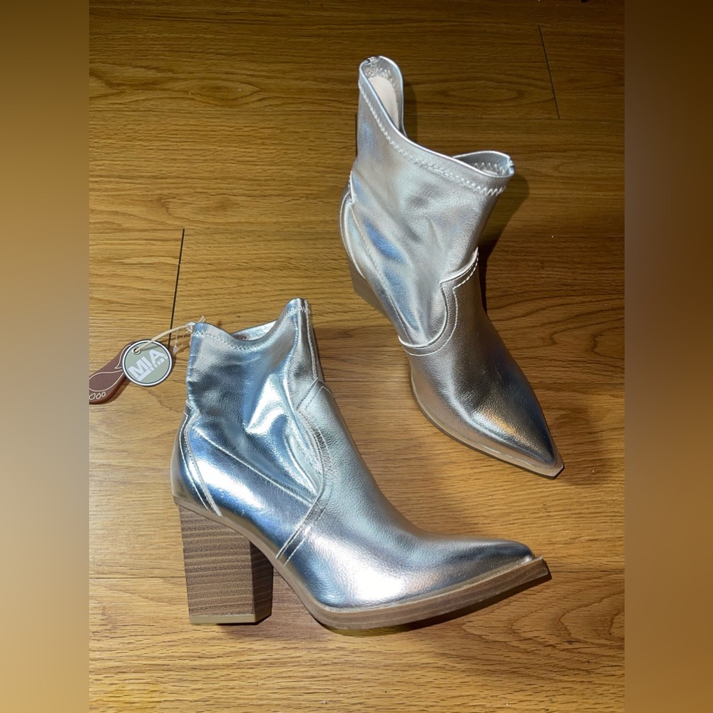 MIA Silver Cowgirl booties